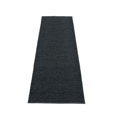 Schwarzer Svea Kunststoffteppich von Pappelina, 70x240 cm, ideal für Küche und Flur. Strapazierfähiger Teppich.